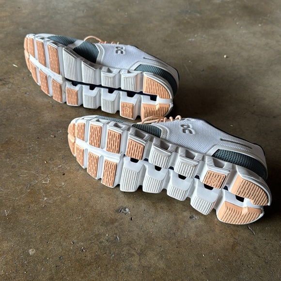 On Cloud Running Shoes - Picture 9 of 9